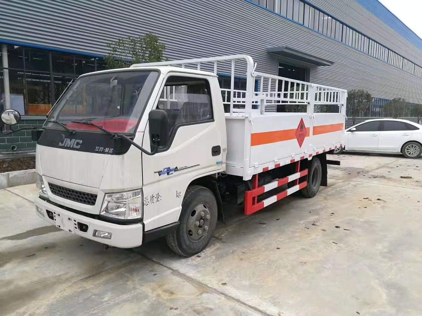 江鈴4.1米貨廂氣瓶運輸車