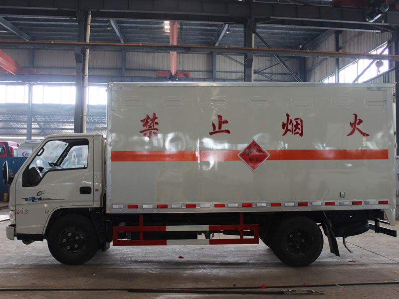 江鈴4.2米（2.6噸）氣體廂式車